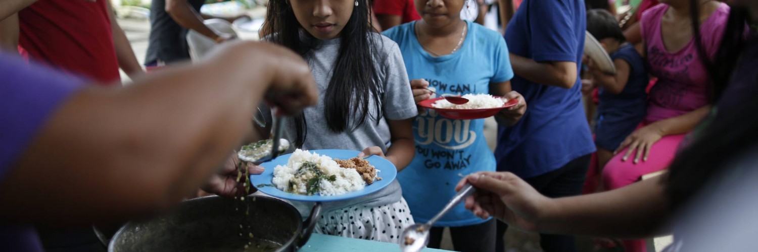 Le typhon Mangkhut menace les enfants aux Philippines