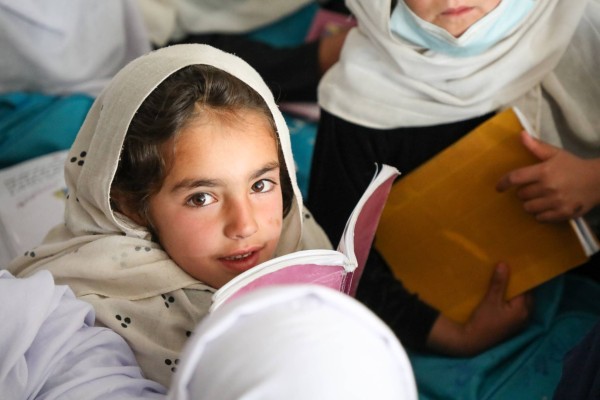 Les filles en Afghanistan doivent retourner à l’école sans délai