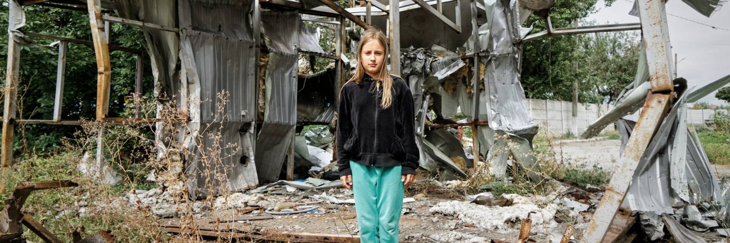 Ukraine : En deux ans de guerre, les enfants vivant dans les zones de front ont été contraints de passer jusqu’à 5.000 heures (l’équivalent de près de sept mois) dans des abris souterrains