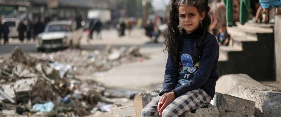 Gaza : plus de 1,1 million d’enfants menacés par le conflit, la malnutrition et les maladies